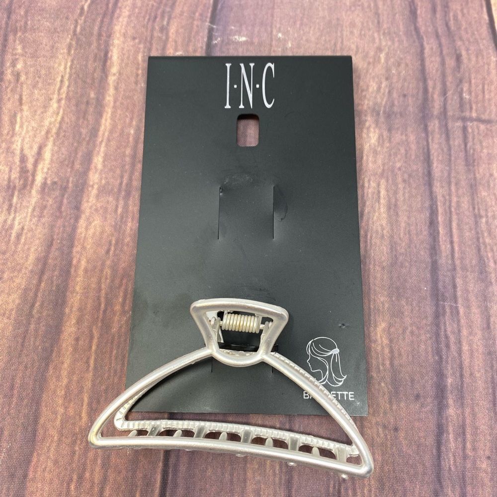 INC INTERNATIONAL CONCEPTS SILVER CLAW CLIP FV19
